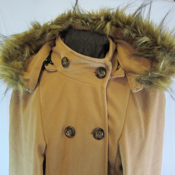 Cape w/Removable Faux Fur Hood - Picture 5 of 6